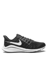 Chaussures de sport noires et blanches Nike