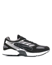 Chaussures de sport noires et blanches Nike