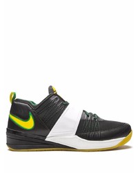 Chaussures de sport noires et blanches Nike