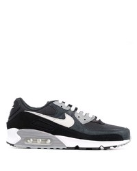 Chaussures de sport noires et blanches Nike