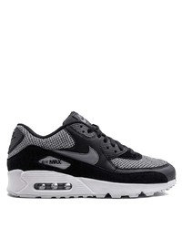 Chaussures de sport noires et blanches Nike