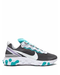 Chaussures de sport noires et blanches Nike