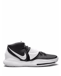 Chaussures de sport noires et blanches Nike