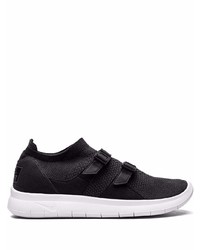 Chaussures de sport noires et blanches Nike