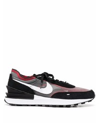 Chaussures de sport noires et blanches Nike