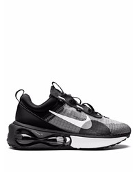 Chaussures de sport noires et blanches Nike