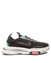 Chaussures de sport noires et blanches Nike