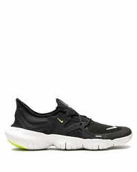 Chaussures de sport noires et blanches Nike