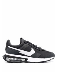 Chaussures de sport noires et blanches Nike