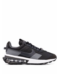 Chaussures de sport noires et blanches Nike