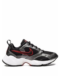 Chaussures de sport noires et blanches Nike