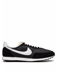 Chaussures de sport noires et blanches Nike