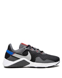 Chaussures de sport noires et blanches Nike