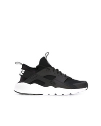 Chaussures de sport noires et blanches Nike