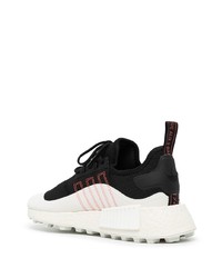 Chaussures de sport noires et blanches adidas