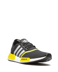 Chaussures de sport noires et blanches adidas