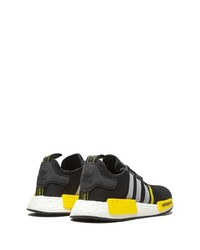 Chaussures de sport noires et blanches adidas