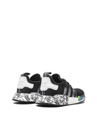 Chaussures de sport noires et blanches adidas