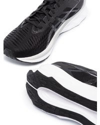 Chaussures de sport noires et blanches Asics