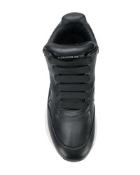 Chaussures de sport noires et blanches Alexander McQueen