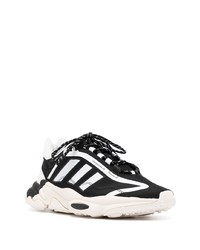 Chaussures de sport noires et blanches adidas