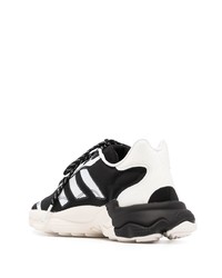 Chaussures de sport noires et blanches adidas