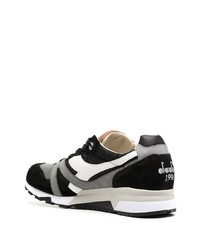 Chaussures de sport noires et blanches Diadora