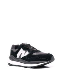 Chaussures de sport noires et blanches New Balance