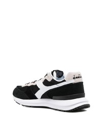 Chaussures de sport noires et blanches Diadora