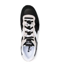 Chaussures de sport noires et blanches Diadora