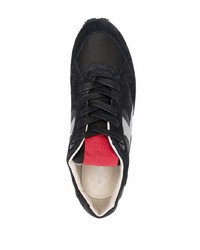 Chaussures de sport noires et blanches Diadora