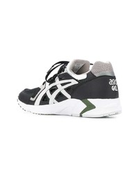 Chaussures de sport noires et blanches Asics