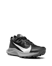 Chaussures de sport noires et blanches Nike