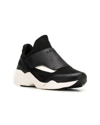 Chaussures de sport noires et blanches Arkk