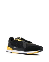 Chaussures de sport noires et blanches Puma