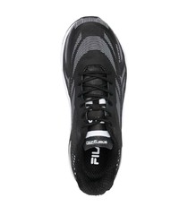 Chaussures de sport noires et blanches Fila