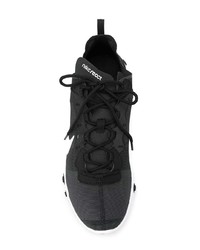 Chaussures de sport noires et blanches Nike