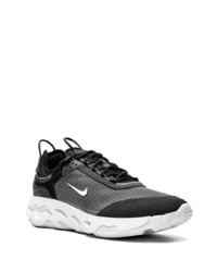 Chaussures de sport noires et blanches Nike