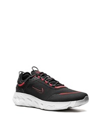 Chaussures de sport noires et blanches Nike