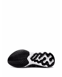 Chaussures de sport noires et blanches Nike