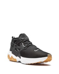 Chaussures de sport noires et blanches Nike