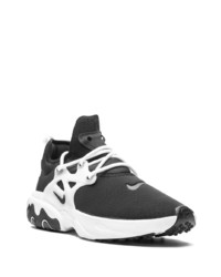 Chaussures de sport noires et blanches Nike