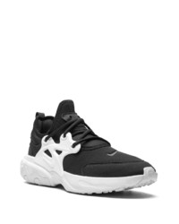 Chaussures de sport noires et blanches Nike