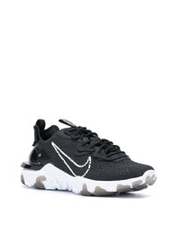 Chaussures de sport noires et blanches Nike