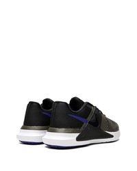 Chaussures de sport noires et blanches Nike