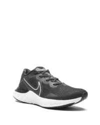 Chaussures de sport noires et blanches Nike