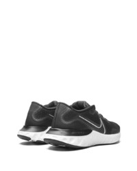 Chaussures de sport noires et blanches Nike