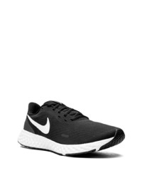 Chaussures de sport noires et blanches Nike