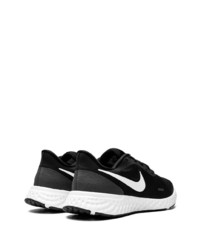 Chaussures de sport noires et blanches Nike