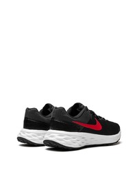 Chaussures de sport noires et blanches Nike